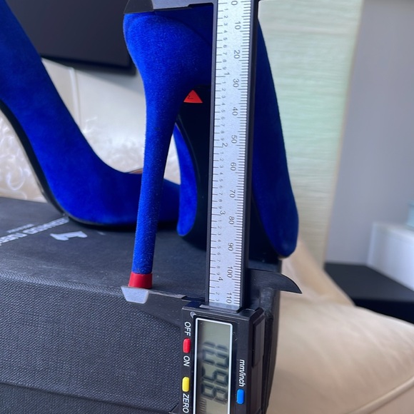 ‼️Clearout Price‼️ Electric Blue Suede Heels - Picture 4 of 10